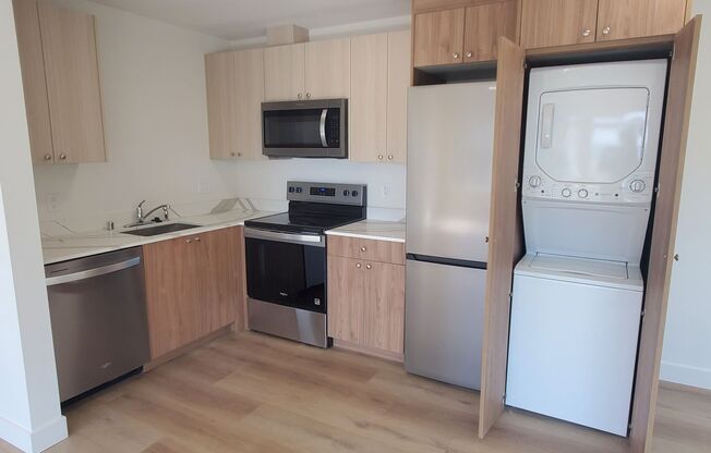 2 beds, 1 bath, 867 sqft, $2,995, Unit 102