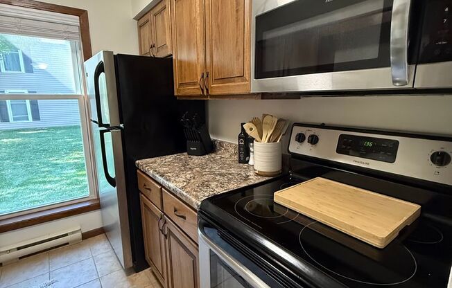 2 beds, 1 bath, 950 sqft, $2,350, Unit 7709CA