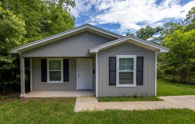 Move In Special - $40 app fee!!   3 Bed / 1 bath home in Beaumont! Move in ready!