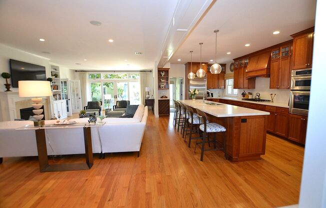 Charming Vacation Home, Furnished 4Bd/3.5Ba Home