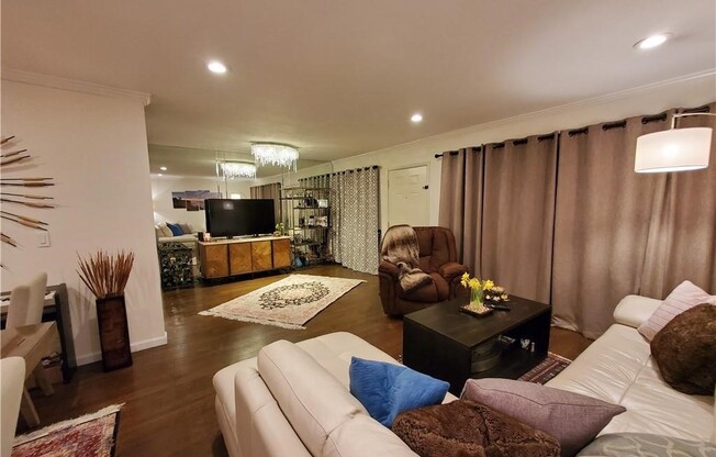 322 MIRALESTE DR