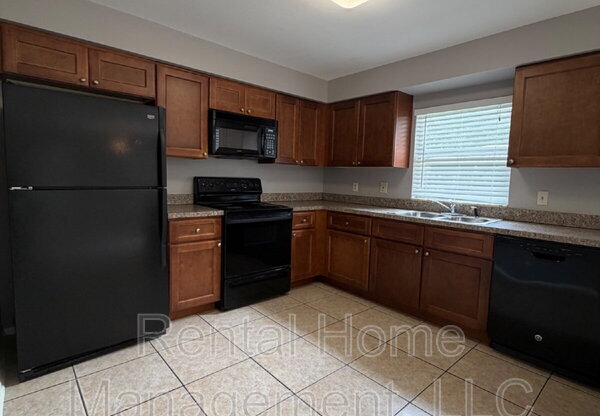 100 SWEET GUM CT