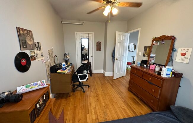 2 beds, 1 bath, $2,700, Unit 29