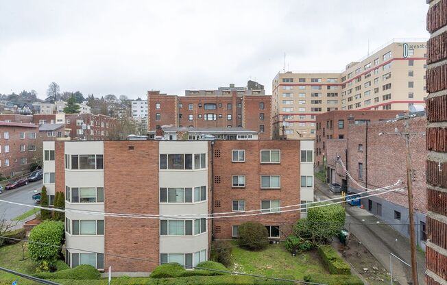 Studio, 1 bath, 390 sqft, $1,050, Unit 01 - 210