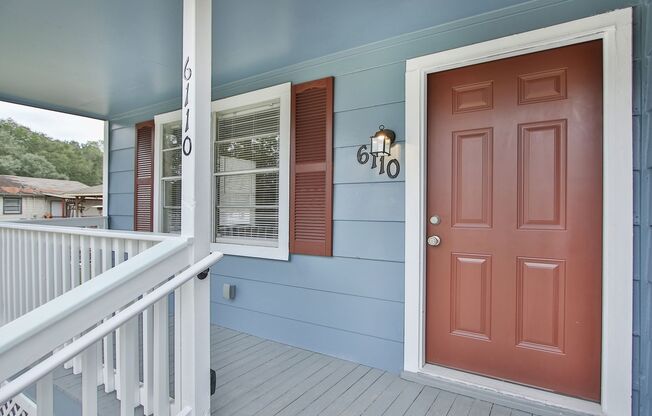 Christmas Move-In Special! Sign a lease now and get 50% off your first month’s rent. Hurry — offer ends 12/26!