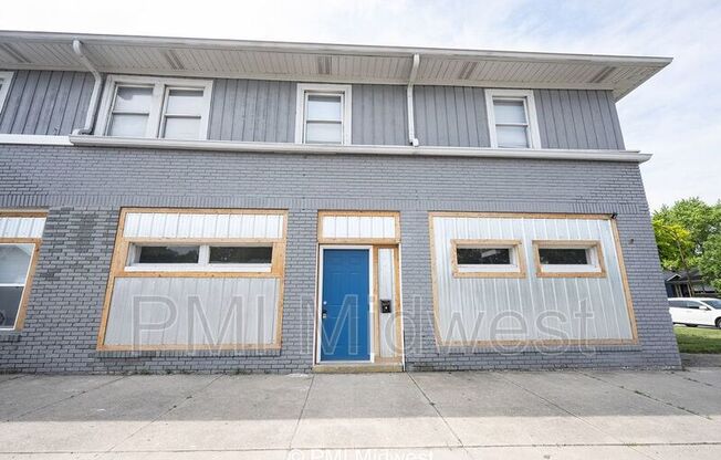 5037 E 10 ST