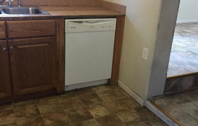 3 beds, 1 bath, $1,245