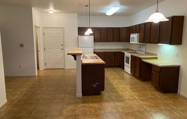 1 bed, 1 bath, 904 sqft, $995, Unit 3120-205