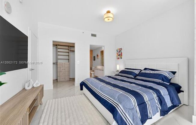 2 beds, 2 baths, 1,208 sqft, $5,490, Unit 888 Biscayne Blvd # 2404