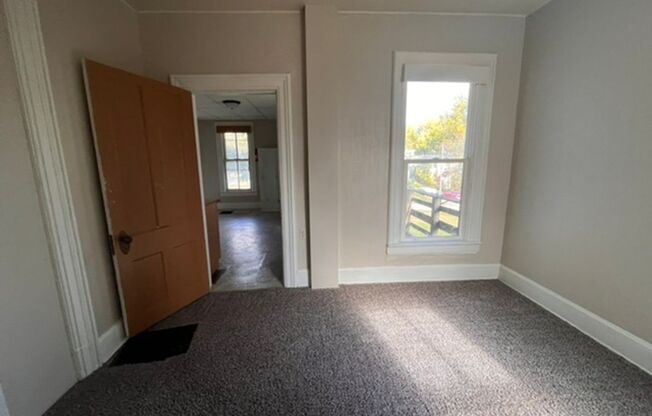 2 beds, 1 bath, 700 sqft, $825, Unit Unit 1