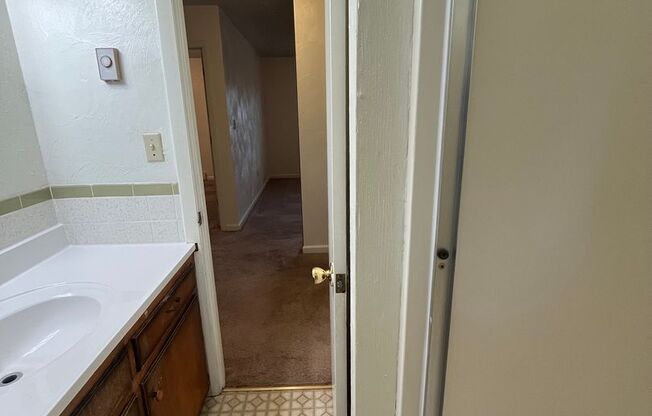 2 beds, 1 bath, 903 sqft, $1,170, Unit K-4