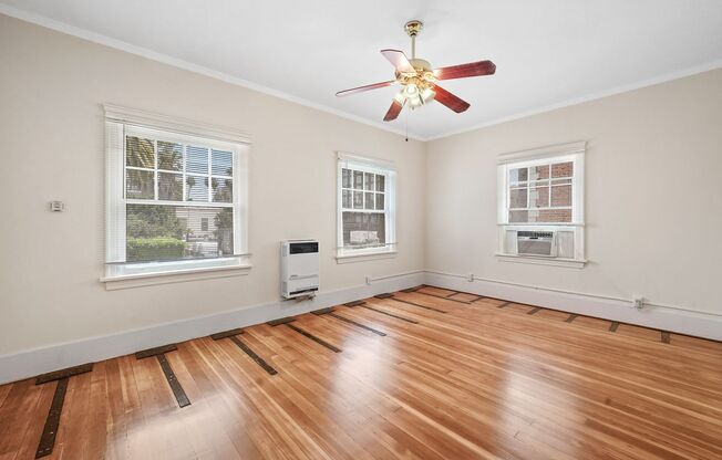 1611 Schrader Apartments (#810)