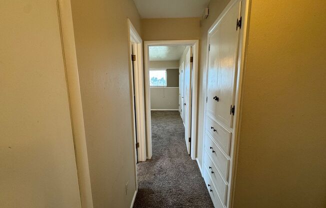 3 beds, 1 bath, $1,095