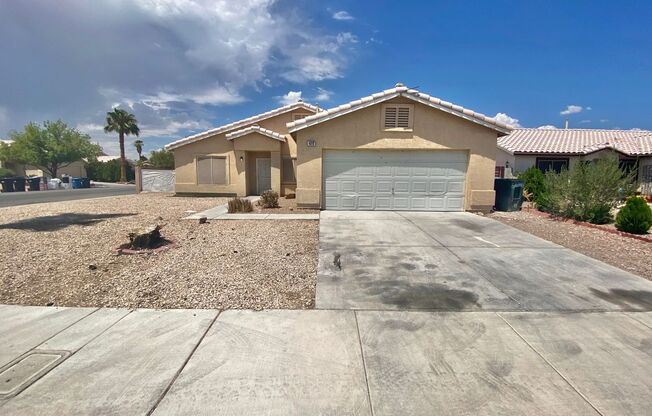 CUTE 4 BEDROOM 2 FULL BATHROOMS 2 CAR GARAGE SINGLE STORY HOME IN NORTH LAS VEGAS!