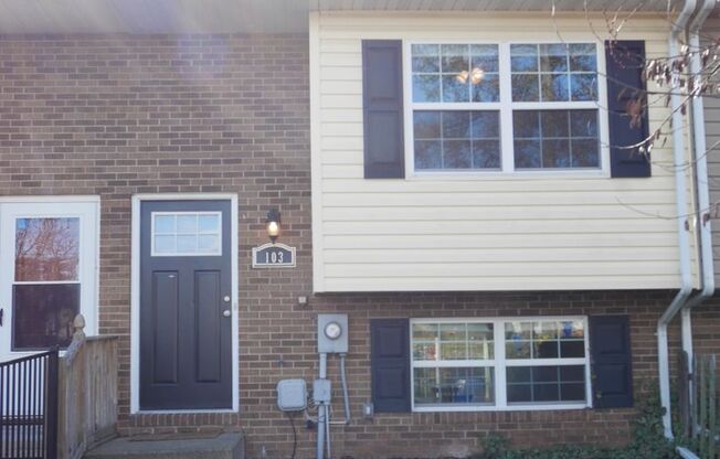 Beautiful Townhouse- Taneytown, MD