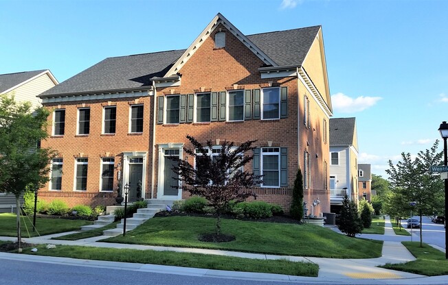Luxury Living in Meadowvale – 4BR/3.5BA Duplex with Over 2,800 Sq Ft
