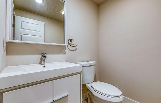 3 beds, 2.5 baths, 1,300 sqft, $2,750, Unit Unit 4