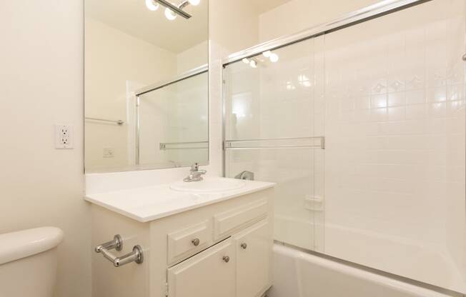 Bathroom with Bathtub/Shower