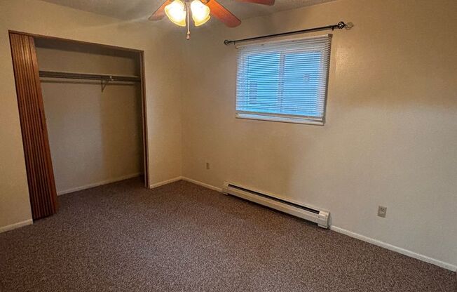 2 beds, 1 bath, $1,195, Unit 2