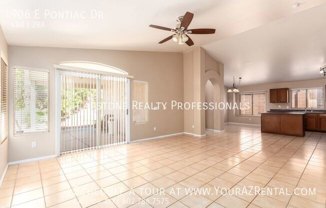 906 E PONTIAC DR
