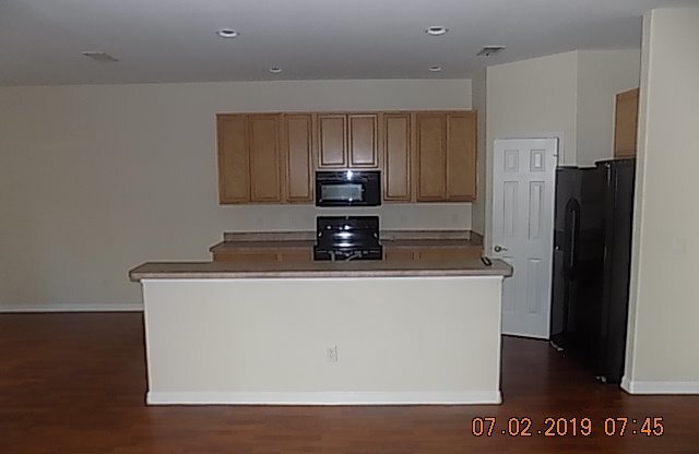 3 beds, 2 baths, $2,250