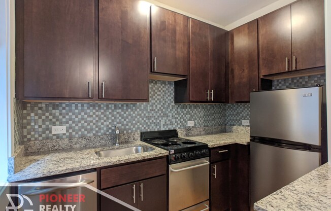 635 W Barry Ave