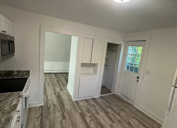 1 bed, 1 bath, 900 sqft, $1,700, Unit 3