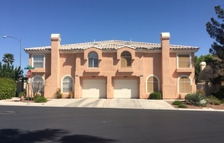 Stunning 3 Bed 2.5 Bath Town Home in Summerlin!