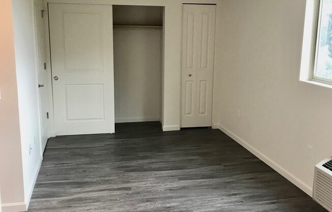 Studio, 1 bath, 355 sqft, $995, Unit 304