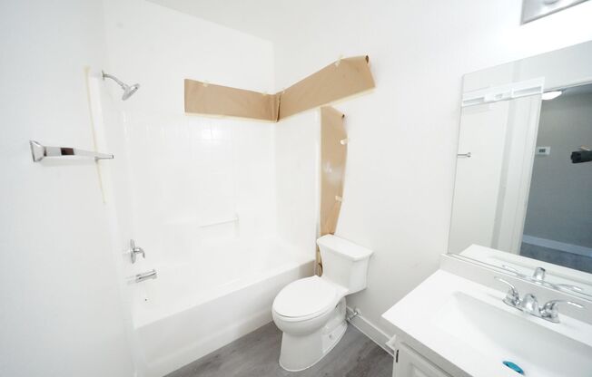 2 beds, 2 baths, $1,395, Unit Building 7 -Clark County-