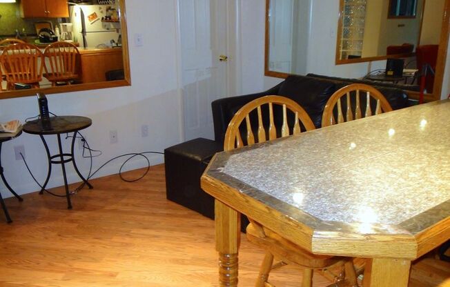 Studio, 1 bath, 400 sqft, $870, Unit 680-112 b