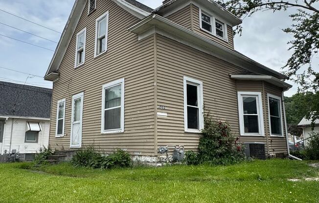 2 bedroom 1 bath home in Moline