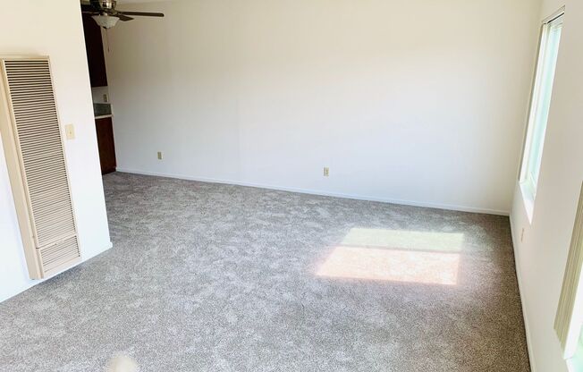 OCEAN BEACH APARTMENT 2 BLOCKS TO OB PIER & THE BEACH - 1BD/1BA - w/ DEDICATED PARKING!!