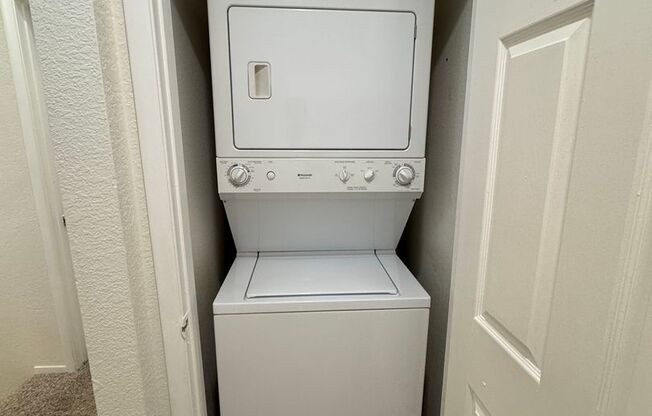 2 beds, 2.5 baths, $1,700, Unit UNIT 28