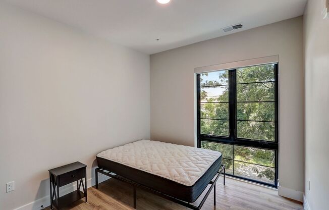 1 bed, 1 bath, 120 sqft, $1,325