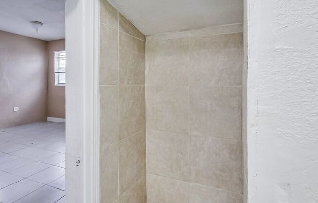 Studio, 1 bath, 400 sqft, $1,600, Unit 50-6