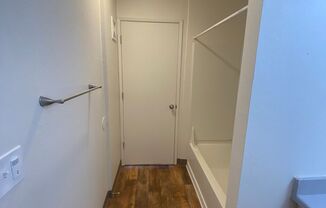 2 beds, 1.5 baths, 939 sqft, $1,615, Unit L342