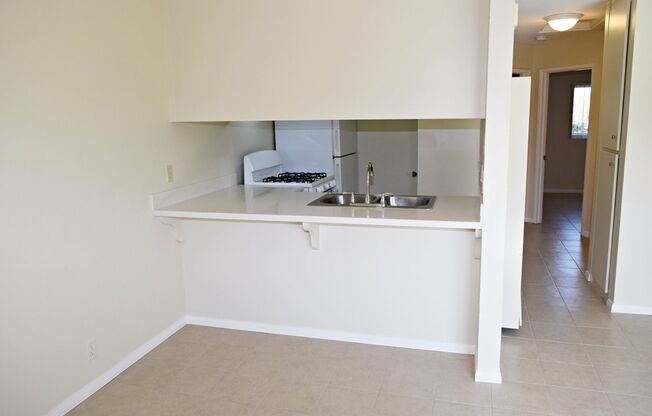 Downstairs North Park Apartment with Parking & Onsite Laundry!