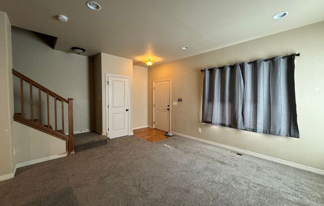 Beautiful 4 Bed 3 1/2 Bath home in Ridgen Farm.