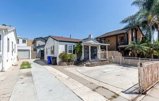 Estrella Ave. 4437-39 (Golden Temple Investments)