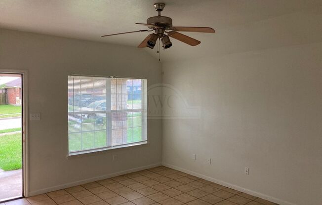 3 beds, 2 baths, $1,295