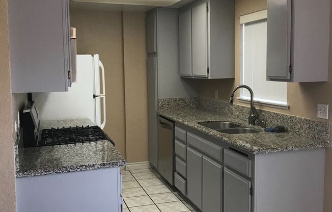 COZY 3 BEDROOM 3 BATHROOM RIVERSIDE TOWNHOUSE