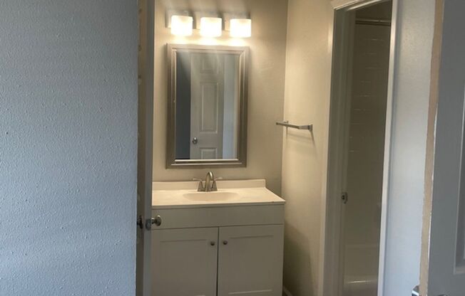 3 beds, 2 baths, 1,256 sqft, $1,550, Unit 07-0702 WD