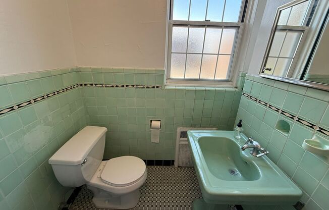 2 beds, 2 baths, 1,303 sqft, $3,000, Unit New King Edward  607