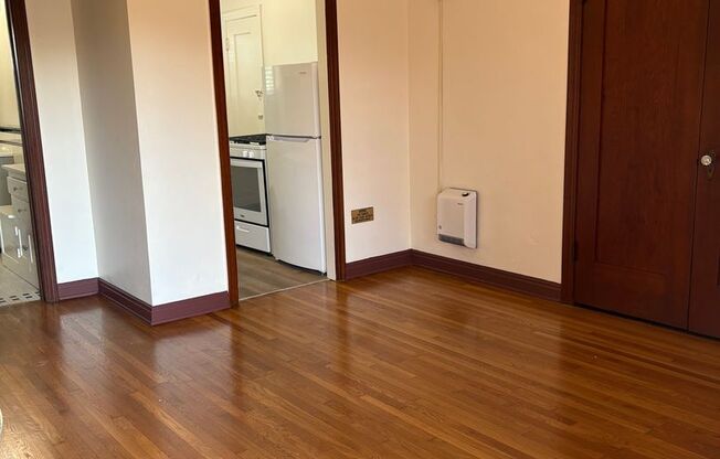 Rare Studio in Wonderful Area with Unique, Vintage Charm!