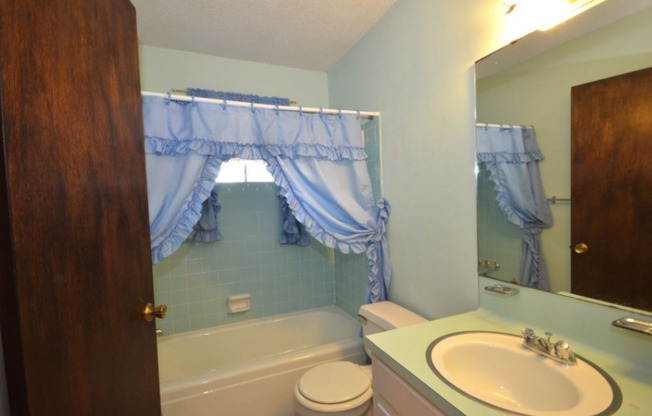 2 beds, 1 bath, $2,400