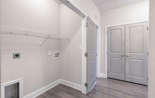 3 beds, 2 baths, 1,392 sqft, $2,200, Unit 1561-2302