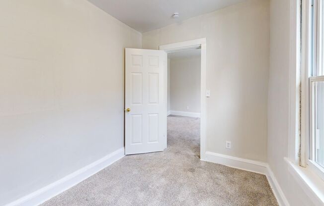 2 beds, 1 bath, 735 sqft, $900, Unit Unit 4