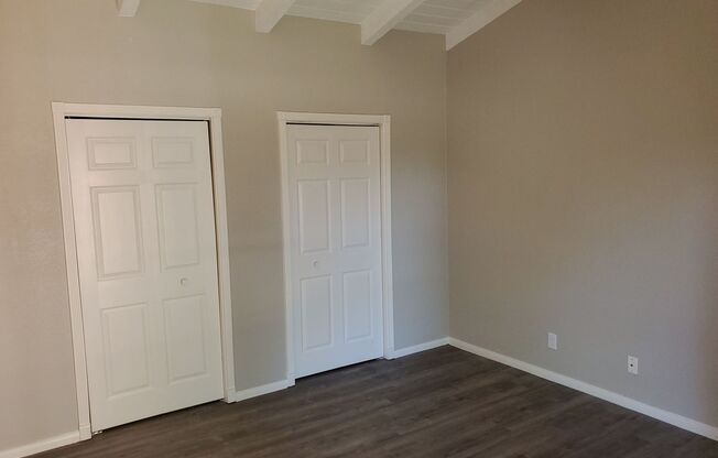 2 beds, 1 bath, $2,600