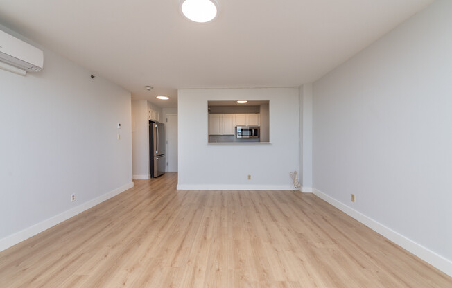 3 beds, 1.5 baths, 1,035 sqft, $4,400, Unit 16B